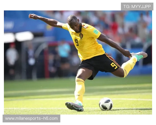 卢卡库利用身体完成优势区域占领，比利时高点作用明显