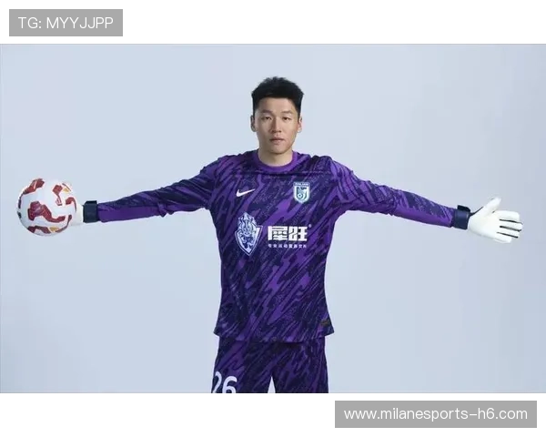 大连英博王禹中场突破连续过人——掀起足球场上的风暴！